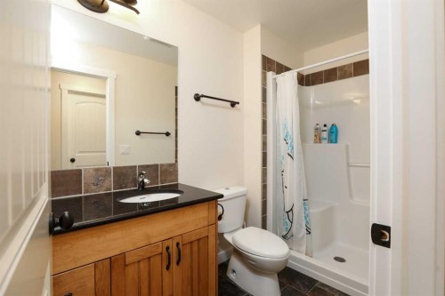 2135 33 Avenue, Coaldale, AB - Indoor Photo Showing Bathroom