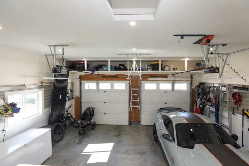 2135 33 Avenue, Coaldale, AB - Indoor Photo Showing Garage