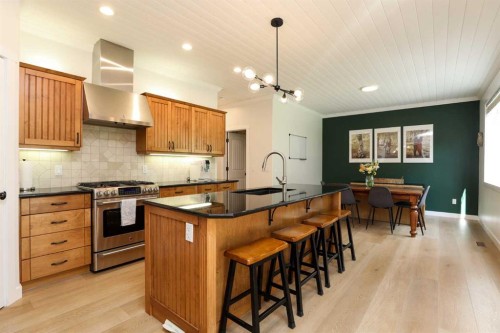 2135 33 Avenue, Coaldale, AB - Indoor Photo Showing Kitchen With Upgraded Kitchen