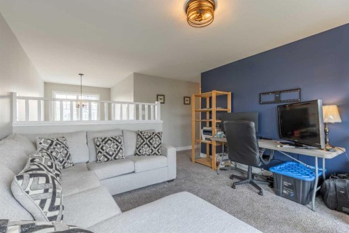 107 Westgate Drive, Coaldale, AB - Indoor Photo Showing Living Room
