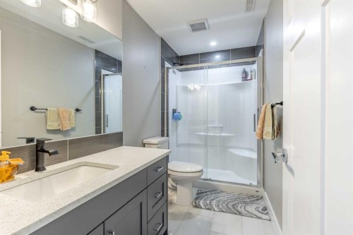 107 Westgate Drive, Coaldale, AB - Indoor Photo Showing Bathroom