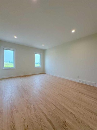 919 Fairway Boulevard, Cardston, AB - Indoor Photo Showing Other Room