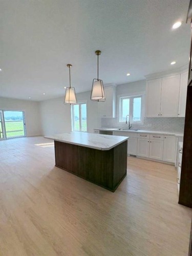 919 Fairway Boulevard, Cardston, AB - Indoor Photo Showing Kitchen
