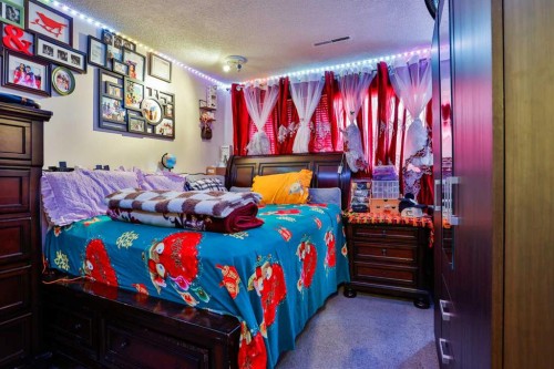 1717 St Edward Boulevard North, Lethbridge, AB - Indoor Photo Showing Bedroom
