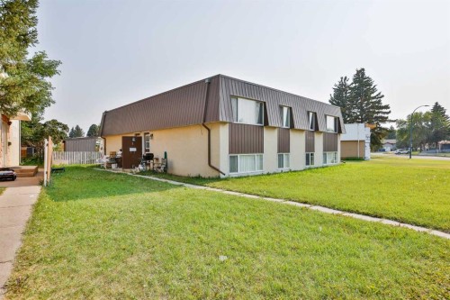 1717 St Edward Boulevard North, Lethbridge, AB - Outdoor