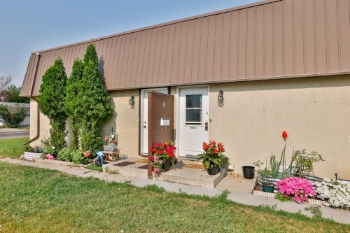 1717 St Edward Boulevard North, Lethbridge, AB - Outdoor