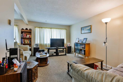 1717 St Edward Boulevard North, Lethbridge, AB - Indoor Photo Showing Living Room