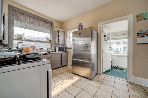 12316 21 Avenue, Blairmore, AB - Indoor Photo Showing Kitchen