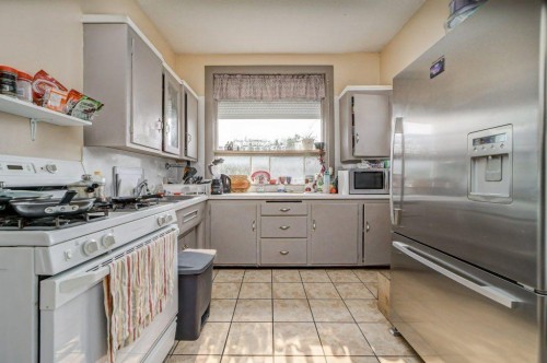 12316 21 Avenue, Blairmore, AB - Indoor Photo Showing Kitchen