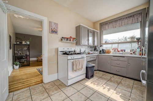 12316 21 Avenue, Blairmore, AB - Indoor Photo Showing Kitchen