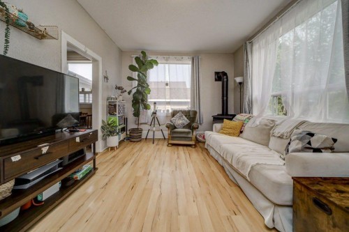 12316 21 Avenue, Blairmore, AB - Indoor Photo Showing Living Room