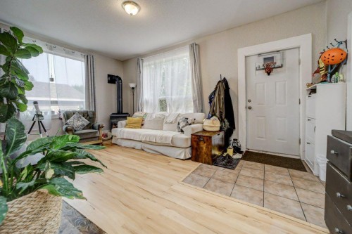 12316 21 Avenue, Blairmore, AB - Indoor Photo Showing Living Room