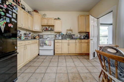12316 21 Avenue, Blairmore, AB - Indoor Photo Showing Kitchen