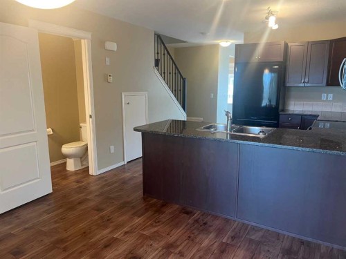 18-45 Keystone Terrace West, Lethbridge, AB - Indoor Photo Showing Kitchen