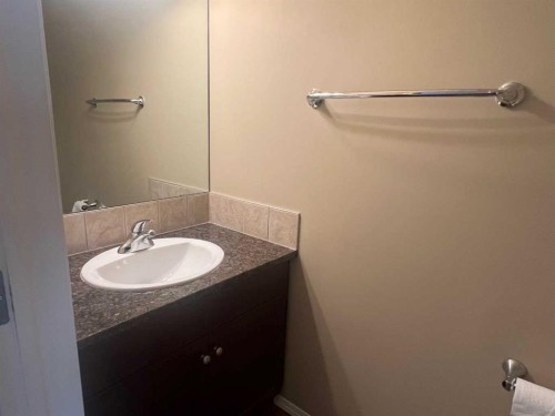 18-45 Keystone Terrace West, Lethbridge, AB - Indoor Photo Showing Bathroom