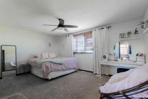 5-94046 Highway 843, Rural Lethbridge County, AB - Indoor Photo Showing Bedroom