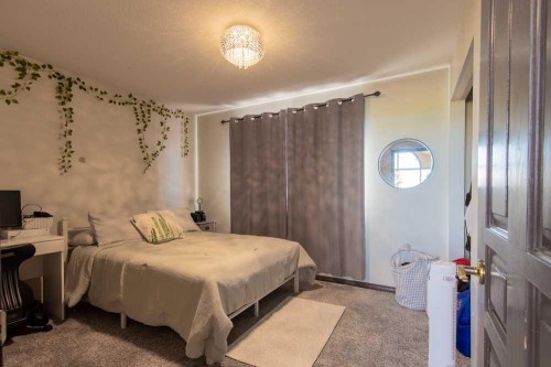 5-94046 Highway 843, Rural Lethbridge County, AB - Indoor Photo Showing Bedroom