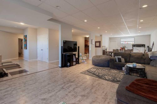 5-94046 Highway 843, Rural Lethbridge County, AB - Indoor Photo Showing Living Room