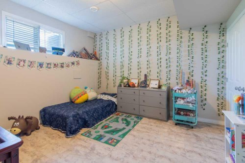 5-94046 Highway 843, Rural Lethbridge County, AB - Indoor Photo Showing Bedroom