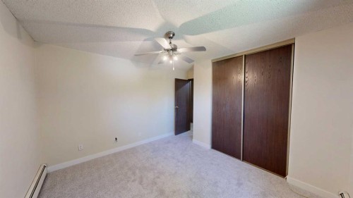212-401 Columbia Boulevard West, Lethbridge, AB - Indoor Photo Showing Other Room