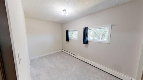 212-401 Columbia Boulevard West, Lethbridge, AB - Indoor Photo Showing Other Room