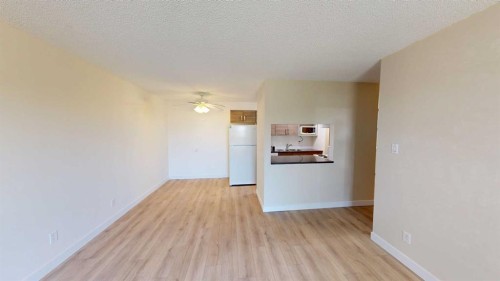 212-401 Columbia Boulevard West, Lethbridge, AB - Indoor Photo Showing Kitchen