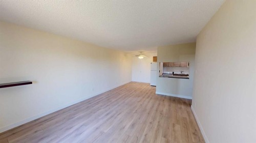 212-401 Columbia Boulevard West, Lethbridge, AB - Indoor Photo Showing Other Room