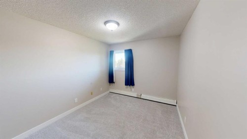 212-401 Columbia Boulevard West, Lethbridge, AB - Indoor Photo Showing Other Room