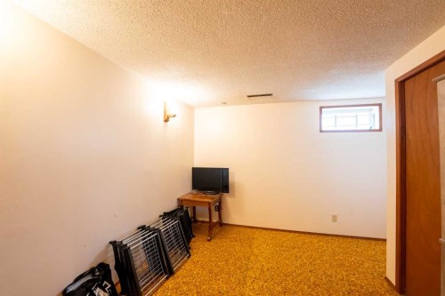 85 Park Meadows Boulevard North, Lethbridge, AB 