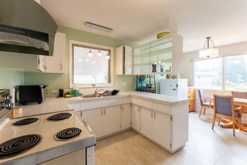 85 Park Meadows Boulevard North, Lethbridge, AB 