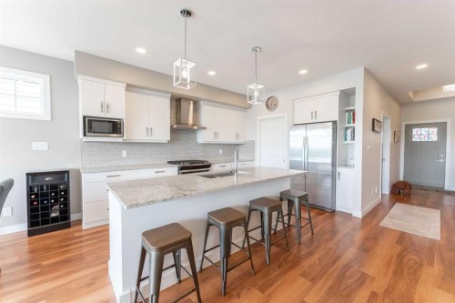 1060 Caledonia Place West, Lethbridge, AB - Indoor Photo Showing Kitchen With Upgraded Kitchen