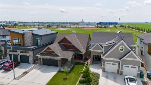 1060 Caledonia Place West, Lethbridge, AB - Outdoor With Facade