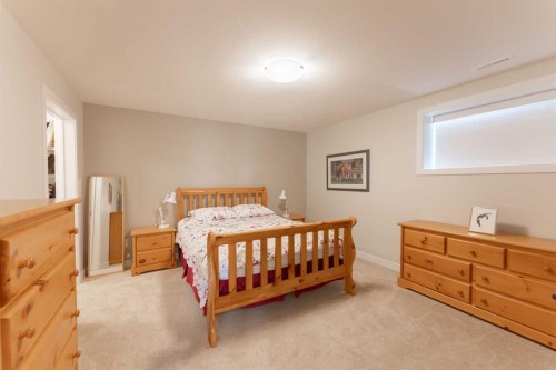 1060 Caledonia Place West, Lethbridge, AB - Indoor Photo Showing Bedroom