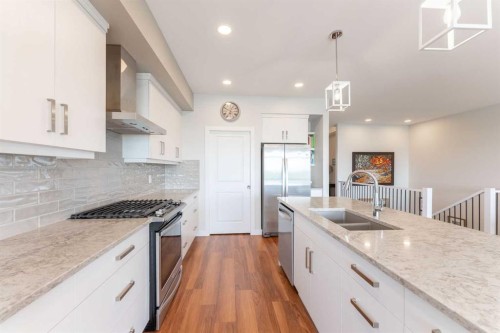 1060 Caledonia Place West, Lethbridge, AB - Indoor Photo Showing Kitchen With Double Sink With Upgraded Kitchen