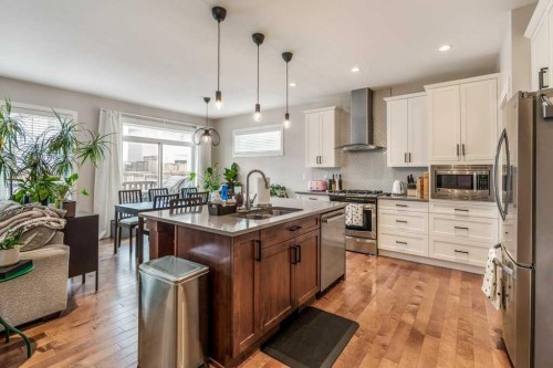 855 Miners Boulevard West, Lethbridge, AB - Indoor Photo Showing Kitchen With Double Sink With Upgraded Kitchen