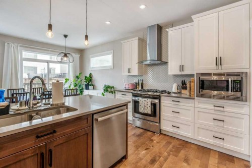 855 Miners Boulevard West, Lethbridge, AB - Indoor Photo Showing Kitchen With Double Sink With Upgraded Kitchen