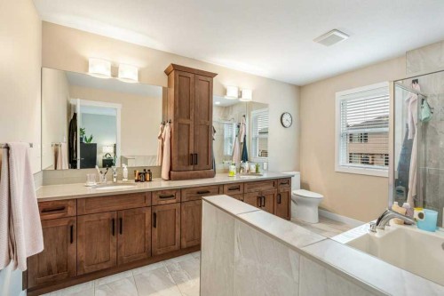 855 Miners Boulevard West, Lethbridge, AB - Indoor Photo Showing Bathroom