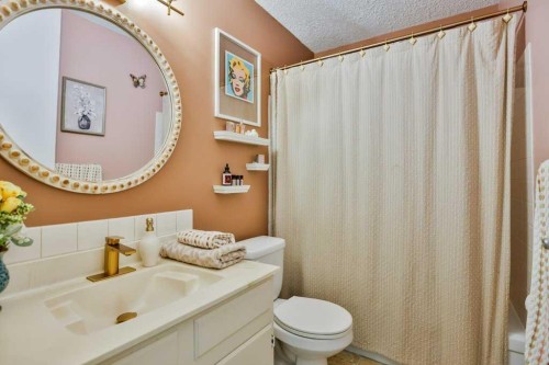 8-29 Brock Place West, Lethbridge, AB - Indoor Photo Showing Bathroom