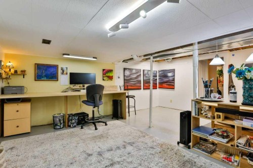 8-29 Brock Place West, Lethbridge, AB - Indoor Photo Showing Other Room
