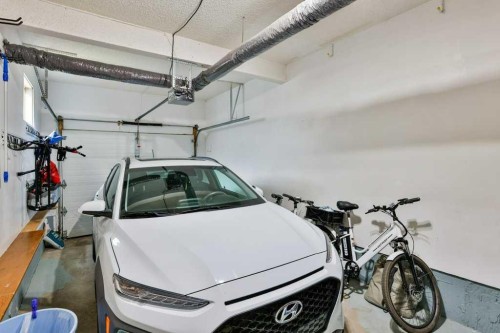 8-29 Brock Place West, Lethbridge, AB - Indoor Photo Showing Garage