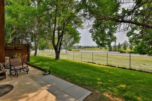 8-29 Brock Place West, Lethbridge, AB - Outdoor