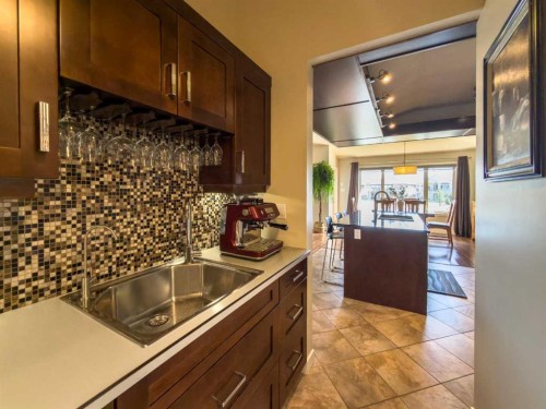 534 Canyon Cove West, Lethbridge, AB - Indoor Photo Showing Kitchen