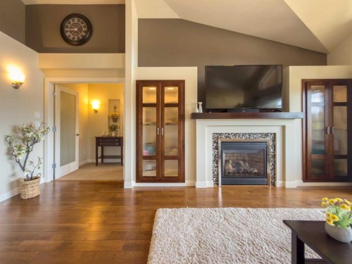 534 Canyon Cove West, Lethbridge, AB - Indoor Photo Showing Living Room With Fireplace