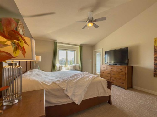 534 Canyon Cove West, Lethbridge, AB - Indoor Photo Showing Bedroom