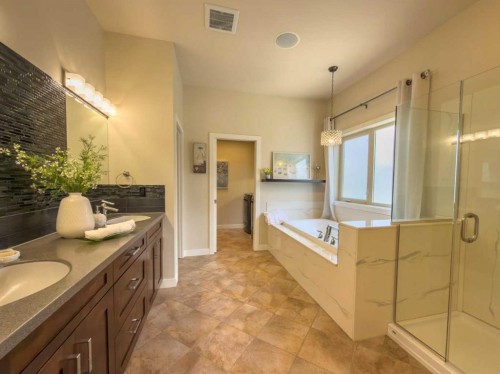 534 Canyon Cove West, Lethbridge, AB - Indoor Photo Showing Bathroom