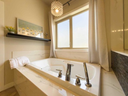 534 Canyon Cove West, Lethbridge, AB - Indoor Photo Showing Bathroom