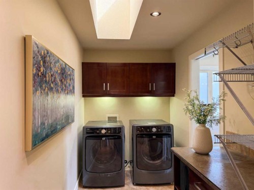 534 Canyon Cove West, Lethbridge, AB - Indoor Photo Showing Laundry Room
