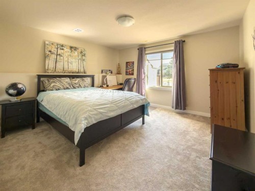 534 Canyon Cove West, Lethbridge, AB - Indoor Photo Showing Bedroom