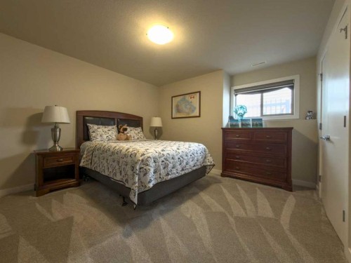 534 Canyon Cove West, Lethbridge, AB - Indoor Photo Showing Bedroom