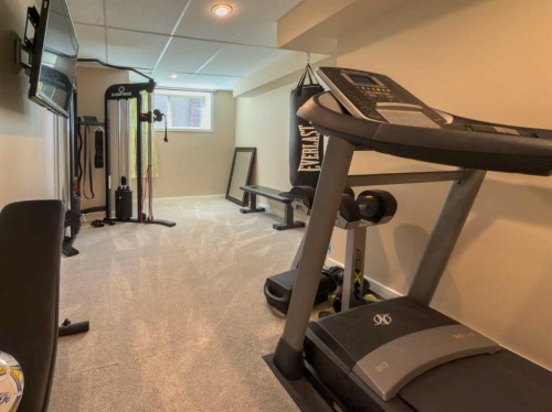 534 Canyon Cove West, Lethbridge, AB - Indoor Photo Showing Gym Room